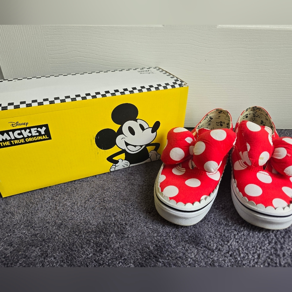 Vans x Disney Minnie Mouse Bow Red and White Polka Dot Sneakers Rare